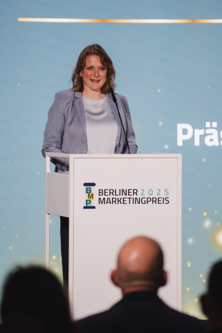 Moderation auf der Bühne